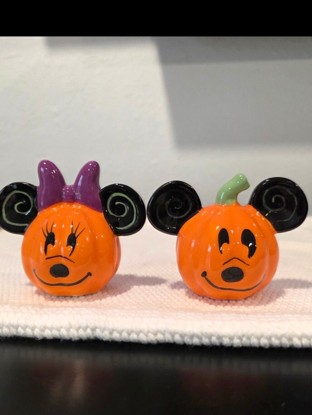 Halloween Mickey and Minnie Mouse Salt ane Pepper Decor Set